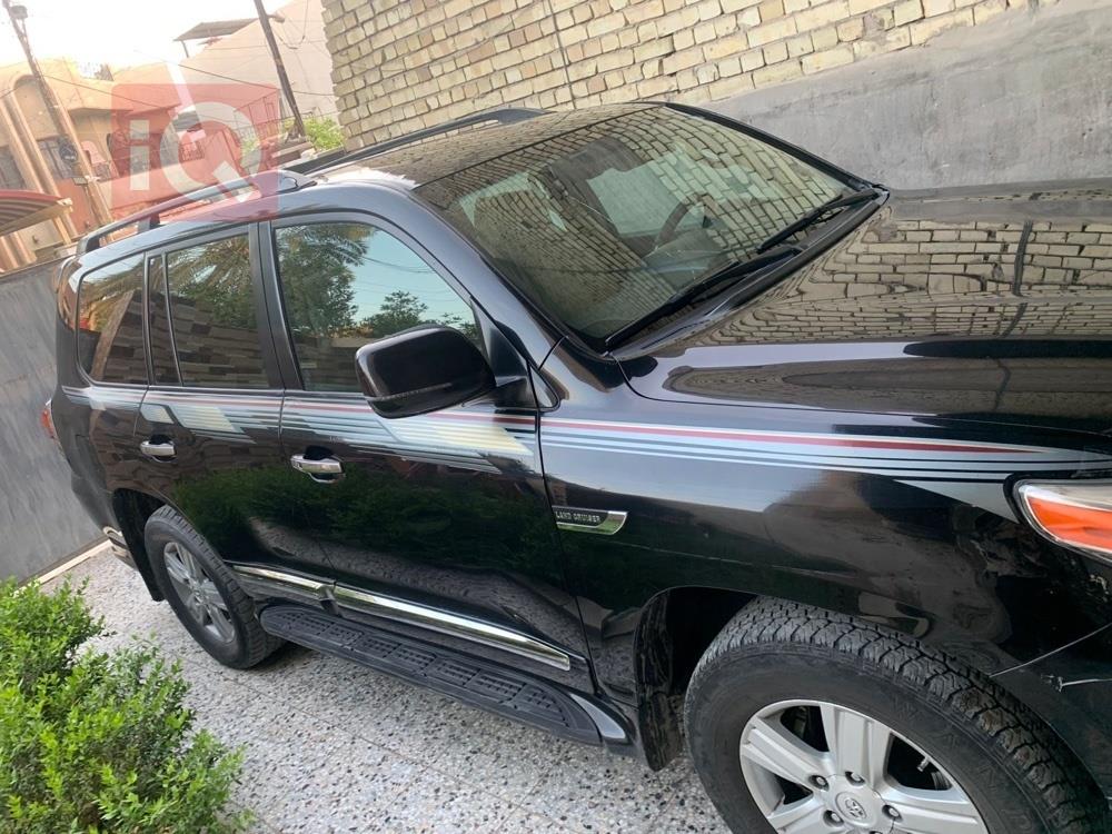 تۆیۆتا لاند کروزەر